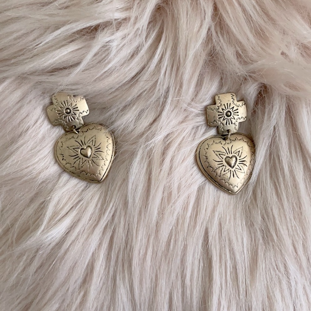 Brushes gold milagro earrings